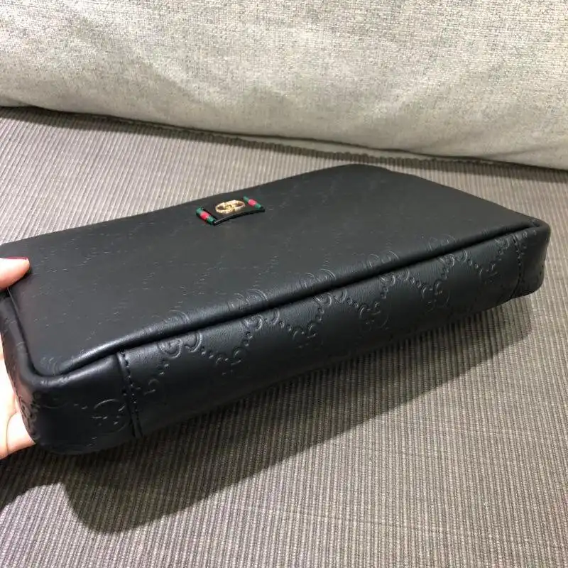 G*u*i bags 1917m0061