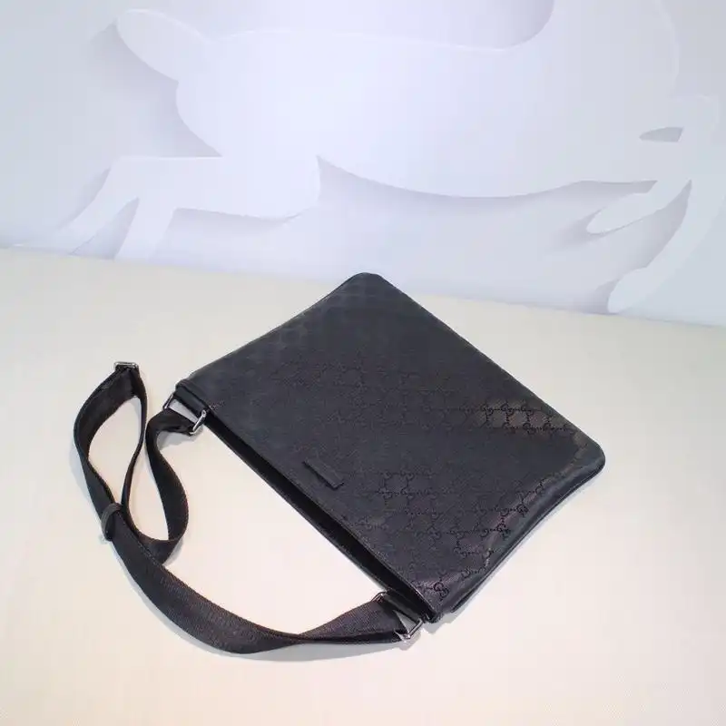 G*u*i messenger bags 19gm0031