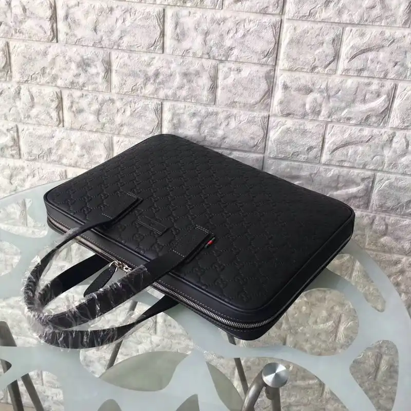 G*u*i bags 2012sh0081