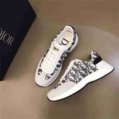 Stylish DR Sneaker 1131