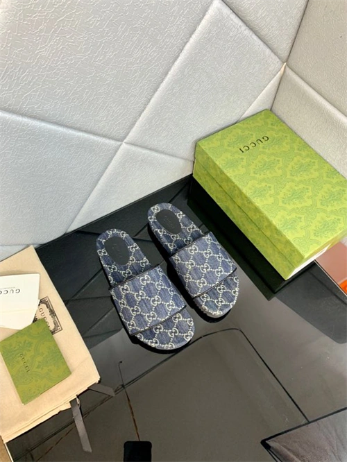 Refined Gocci Slipper 5757