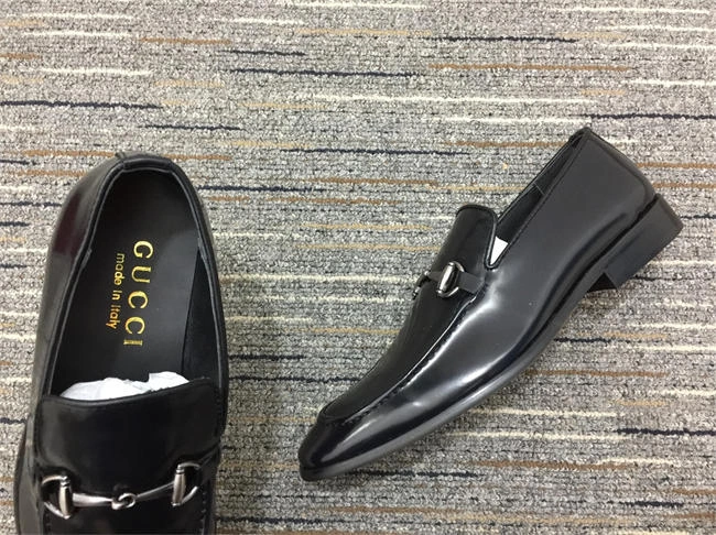 G*u*i loafer trendsetting 321