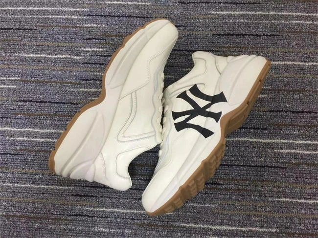 G*u*i rhyton sneaker thermal 256