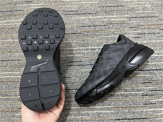 G*u*i rhyton sneaker original 275