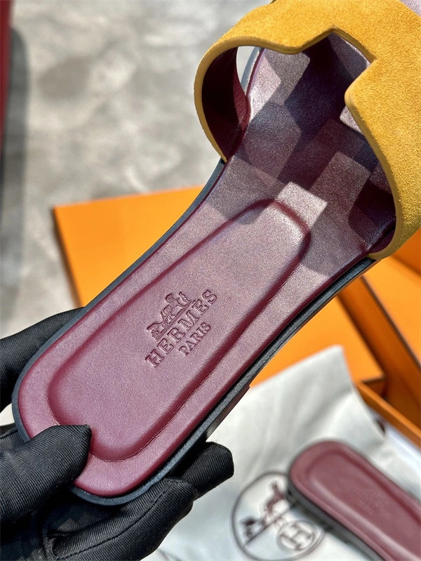 Unique H Slipper 2387