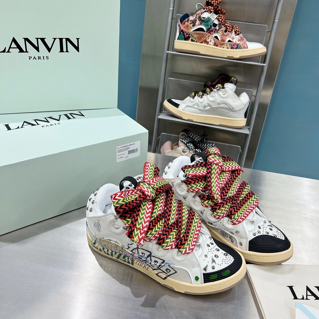 Minimalist Lanvon Curb Sneaker 871