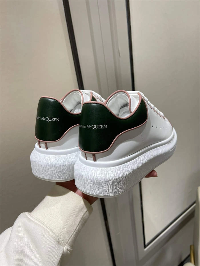 Mc Queen Contemporary 2510